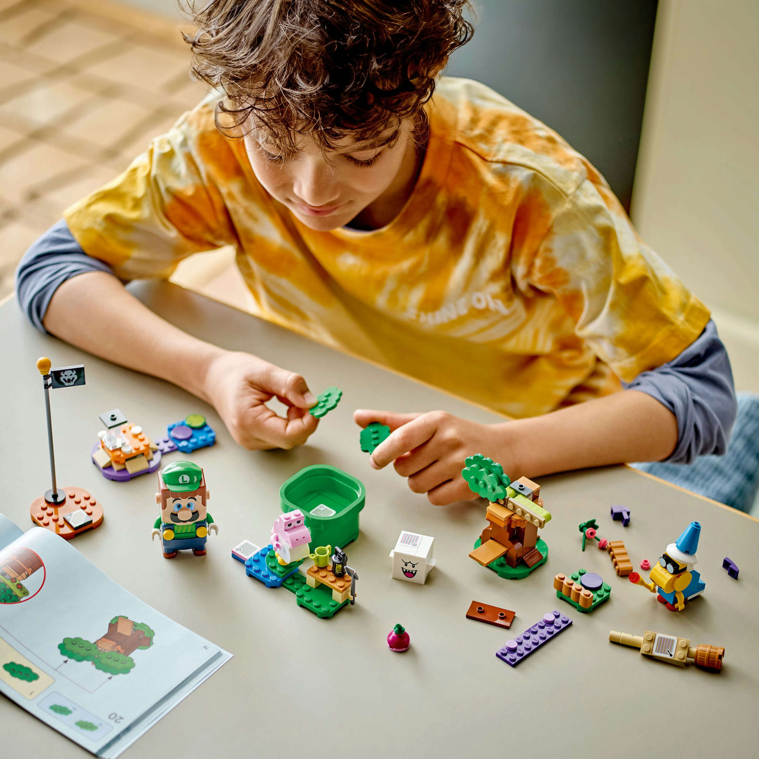 LEGO 71440 Super Mario Abenteuer mit dem interaktiven Luigi, 4 Spielfiguren