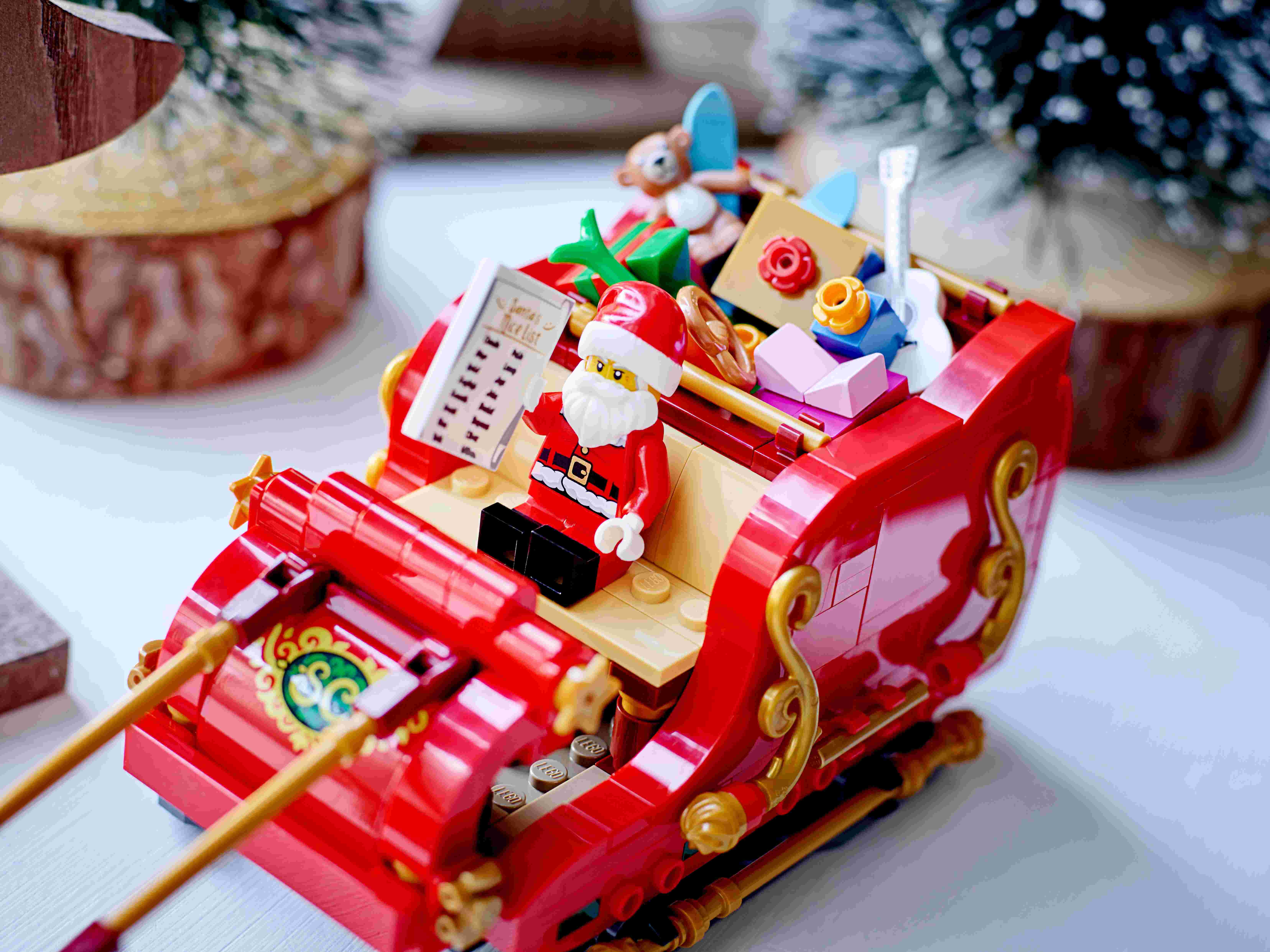 LEGO 40499 Schlitten des Weihnachtsmanns, inkl. 4 Rentierfiguren und 8 Geschenke