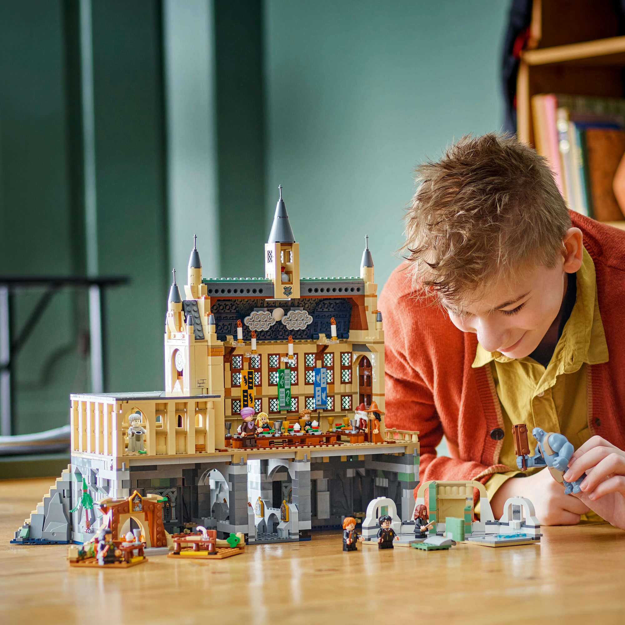 LEGO 76435 Harry Potter Schloss Hogwarts: Die Große Halle, 11 Charaktere